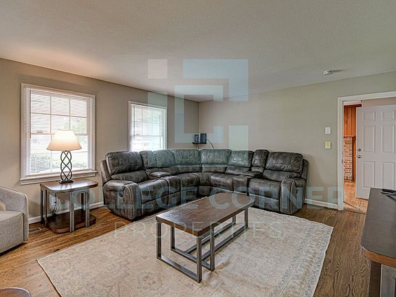2nd image of 810 Polo Rd