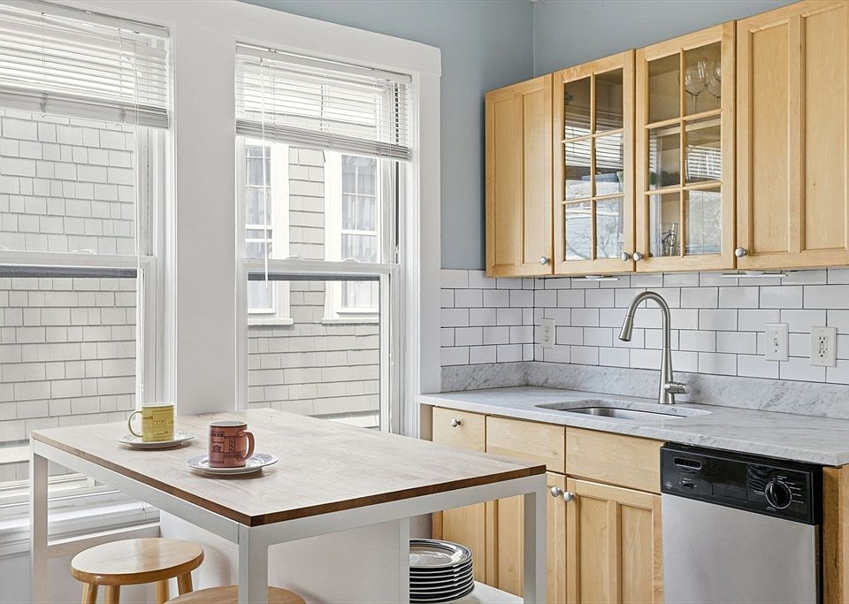 1st image of 85 Jamaica St #3