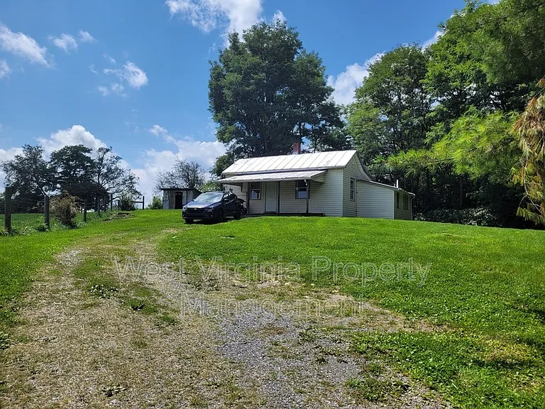 186 Benedict Ln — Photo 2