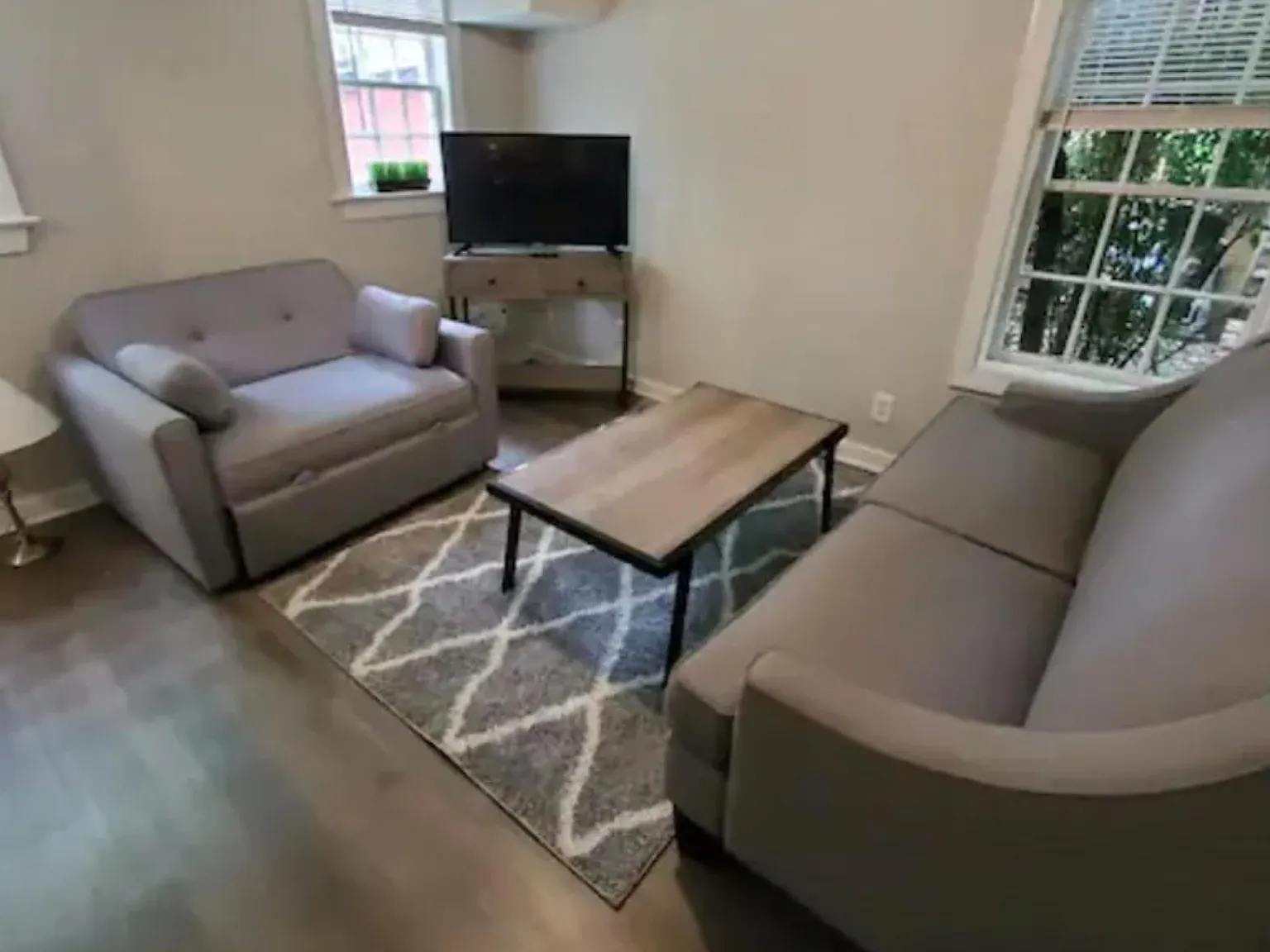 1 bed, 650 sqft, $1,200 — Photo 2