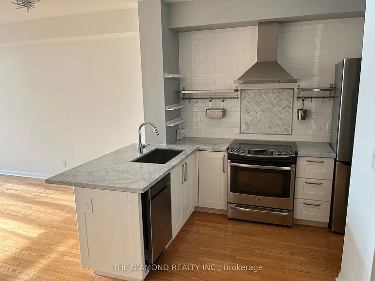 3391 Bloor St W #407 — Photo 5