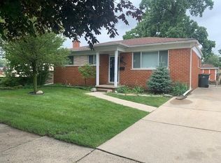 21519 Pleasant St, Saint Clair Shores, MI 48080