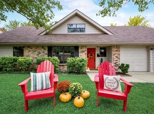 906 Rosewood Ln, Arlington, TX 76010