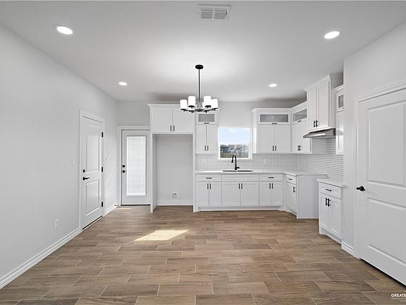 5th image of 1708 Karianna Dr