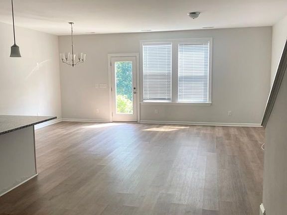 4th image of 2022 Chipley Dr