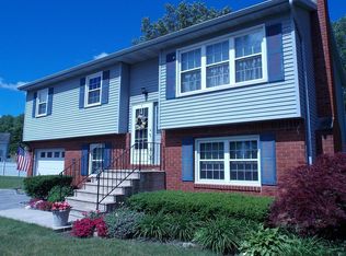 78 Springhollow Dr, Cohoes, NY 12047