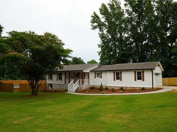 260 Ponderosa Dr, Dallas, GA 30157