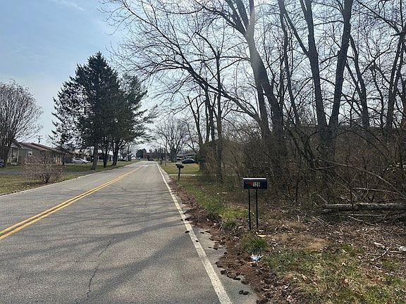 3rd image of 2 Ivanhoe Ln
