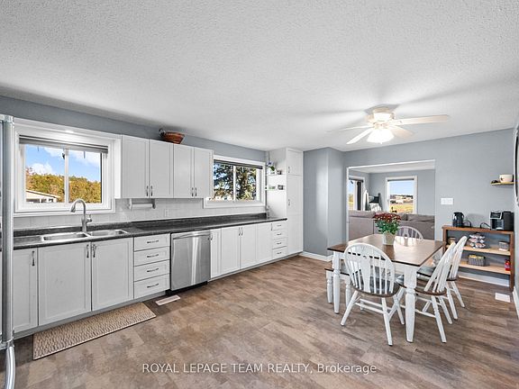 4th image of 906 Russell Rd