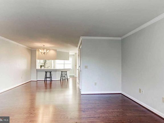 5th image of 6916 Fairfax Dr Unit 312
