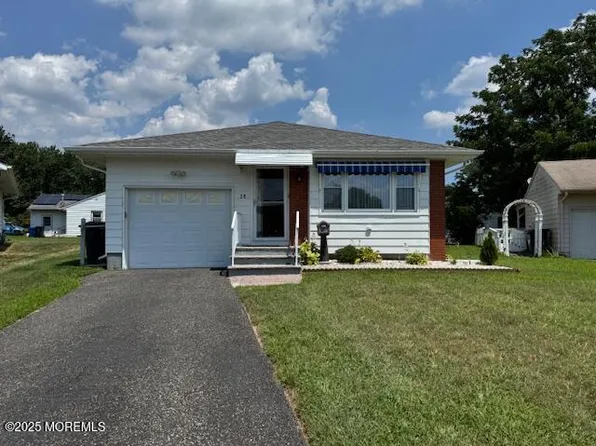 28 Cheddar Pink Cv, Toms River, NJ 08755