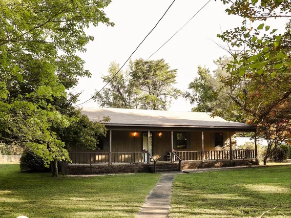 250 Moore Rd, Tuscumbia, AL 35674