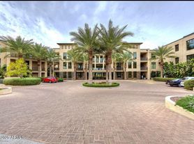 8 Biltmore Est, Phoenix, AZ