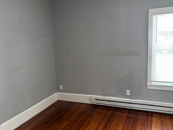 5th image of 32 Nassau St #3