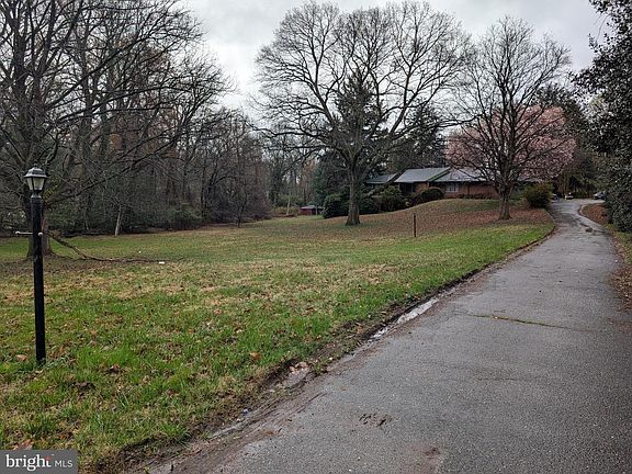 4th image of 523 Copley Ln