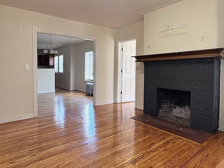 300-302 Lexington St #1 — Photo 4