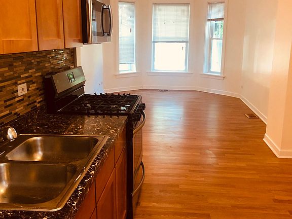 3rd image of 207 E 42nd St APT 1E