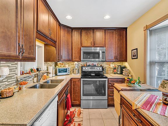 3rd image of 4610 Dyer Ct