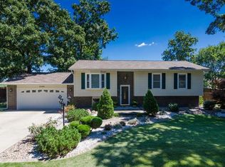 2568 Cambridge Rd, Brighton, IL 62012