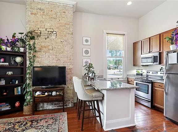 4th image of 117 S Solomon St APT 2