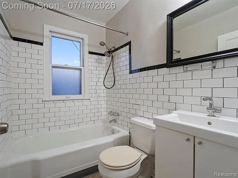 904 E Otis Ave — Photo 15