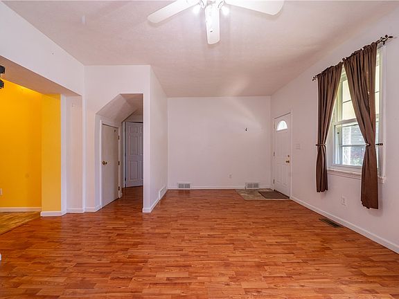 5th image of 330 Young St