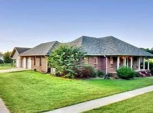 71 Riverchase Dr, Florence, AL 35634