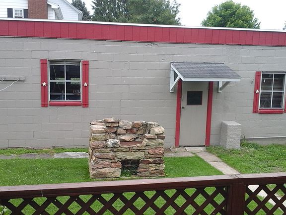 garage front/BBQ fireplace