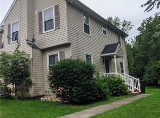 821 Cove Ct, Bethlehem, PA 18020