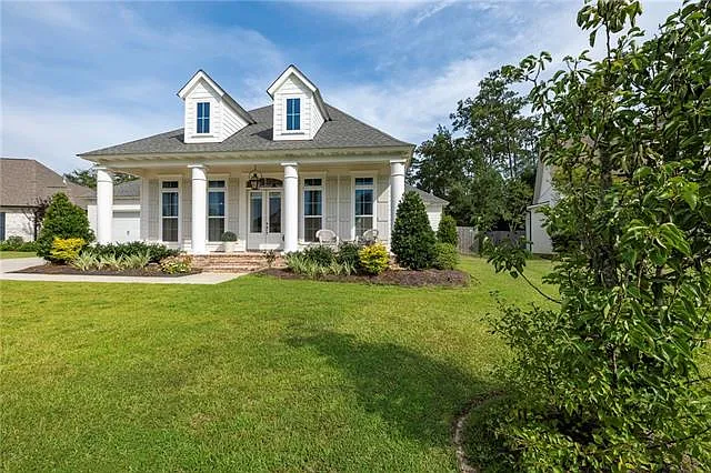 4 bed, 3.0 bath, 2780 sqft, $4,500 — Photo 2