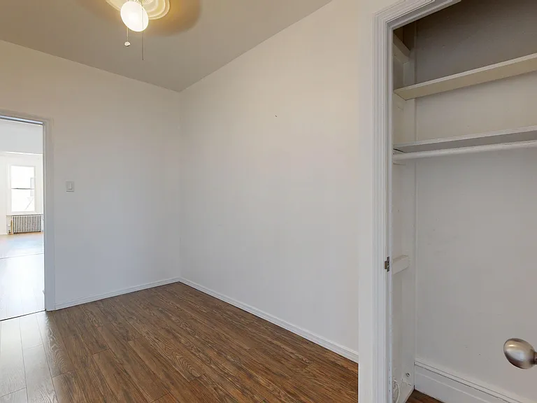 1941 Gates Ave #2R — Photo 5