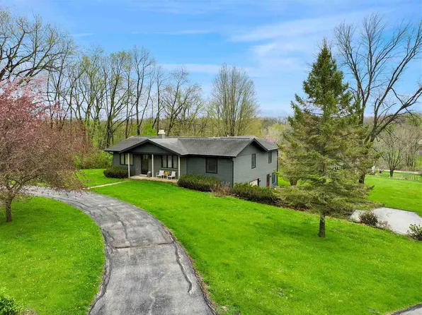 4333 Pine Ridge Trl NE, Iowa City, IA 52240