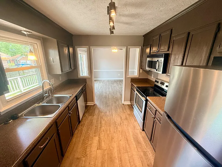 715 Prestige Blvd — Photo 6