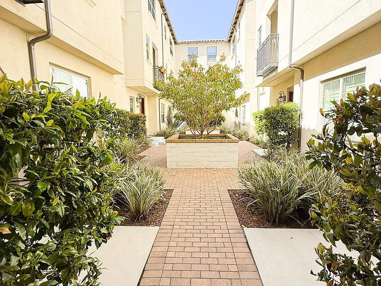 959 Slate St — Photo 18