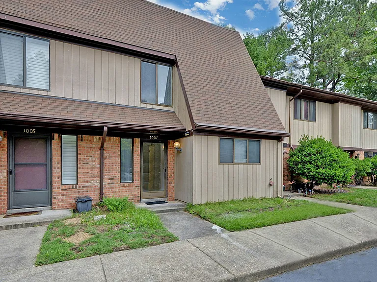 1007 N Green Dr — Photo 13