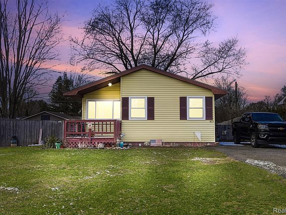 2nd image of 433 Haze St