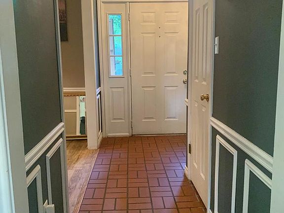 3rd image of 207 Paint Brush Cir