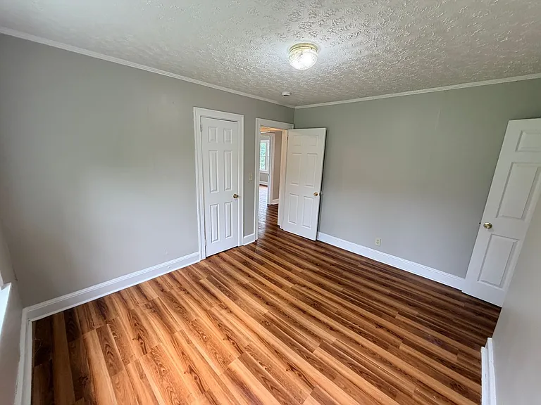 136 Williamson St SW — Photo 12