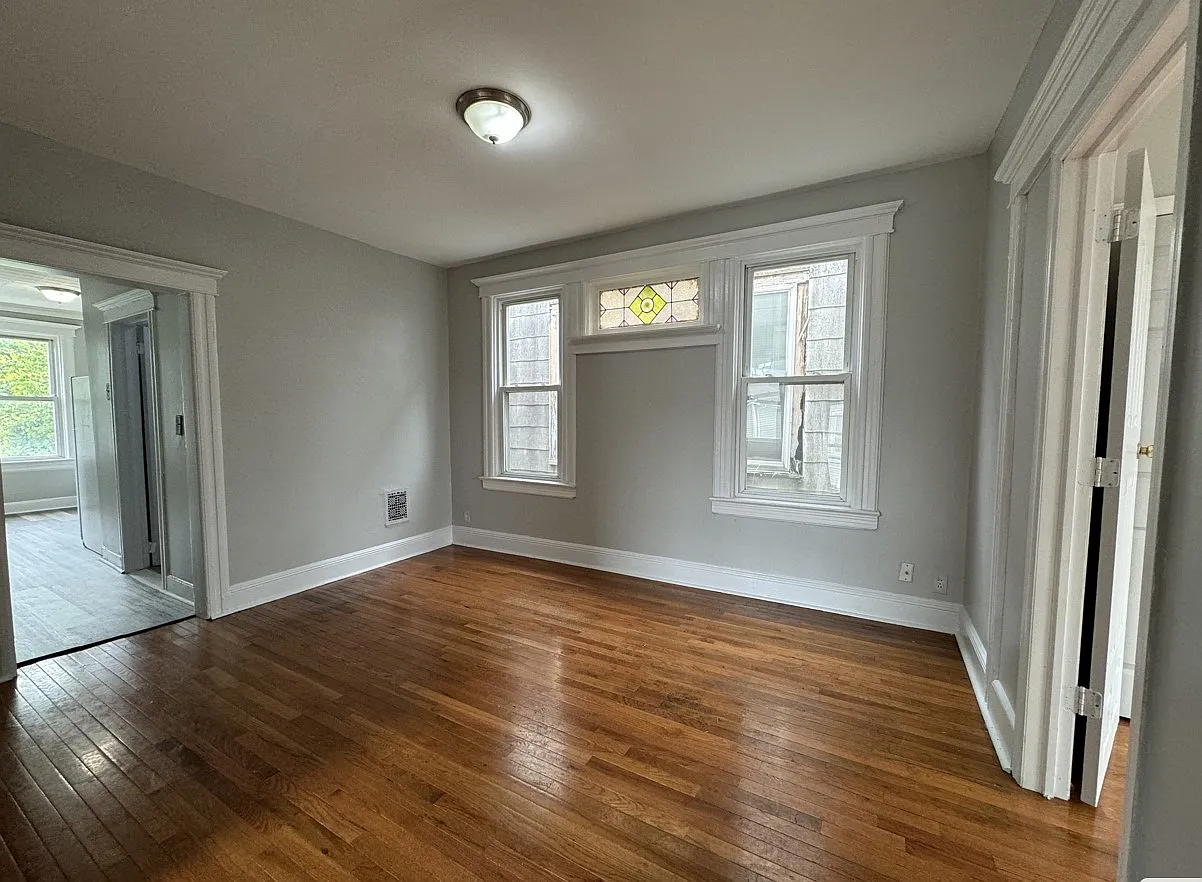 3 bed, 1000 sqft, $2,500 — Photo 4