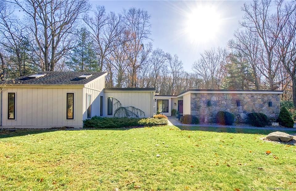 1st image of 301 Stanley Dr
