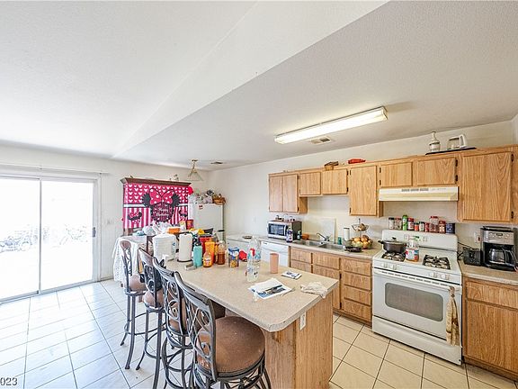 5th image of 3012 Fern Crest Ave