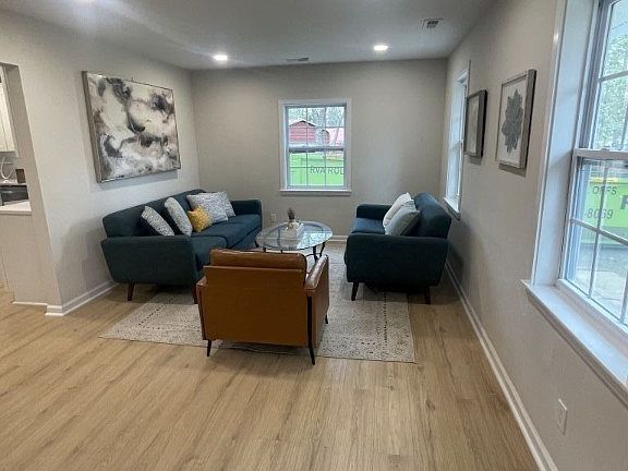 2nd image of 8418 Buffin Rd