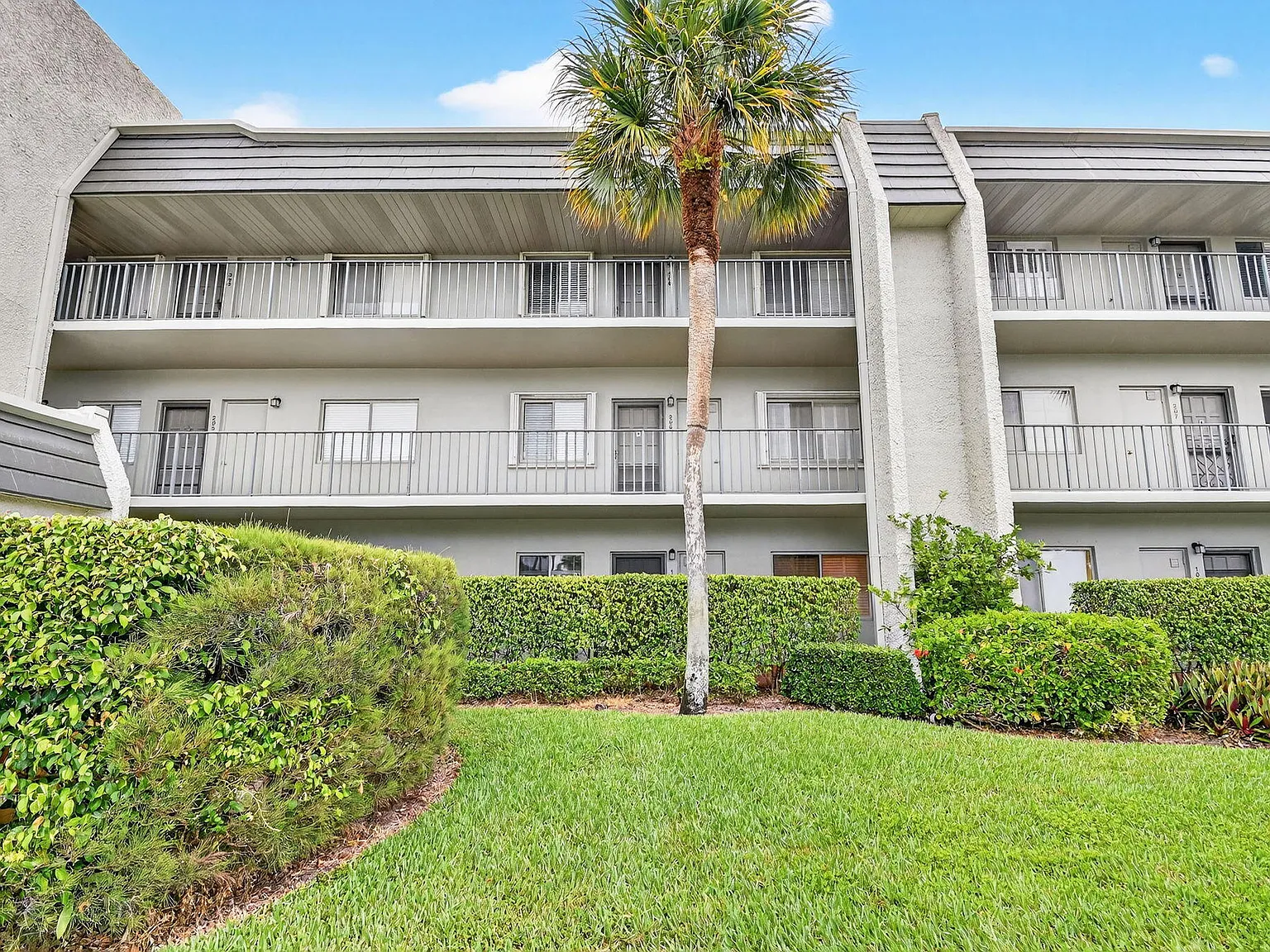 3 bed, 2.0 bath, 1148 sqft, $2,250 — Photo 2