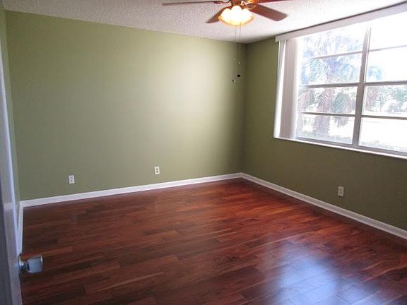 2nd image of 24 Abbey Ln APT 103