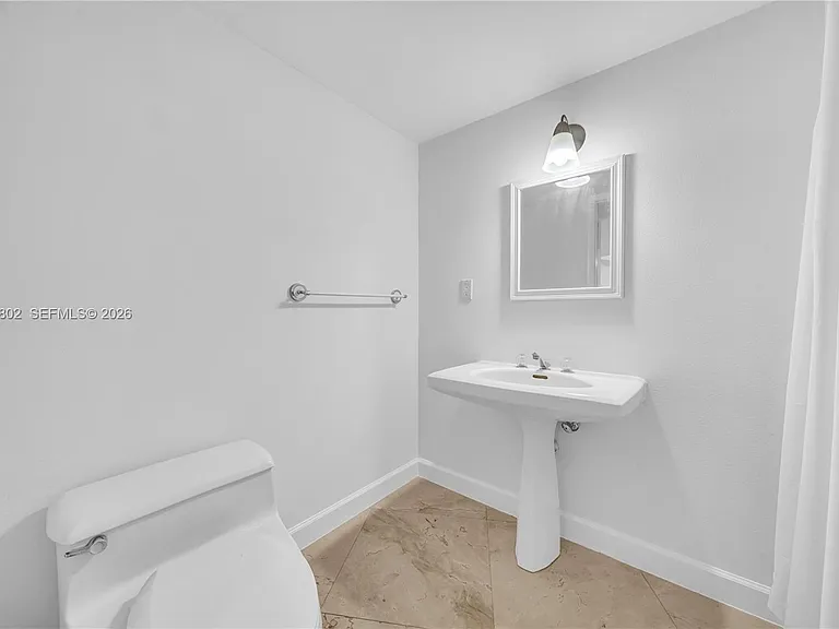 3600 Mystic Pointe Dr #1816 — Photo 23