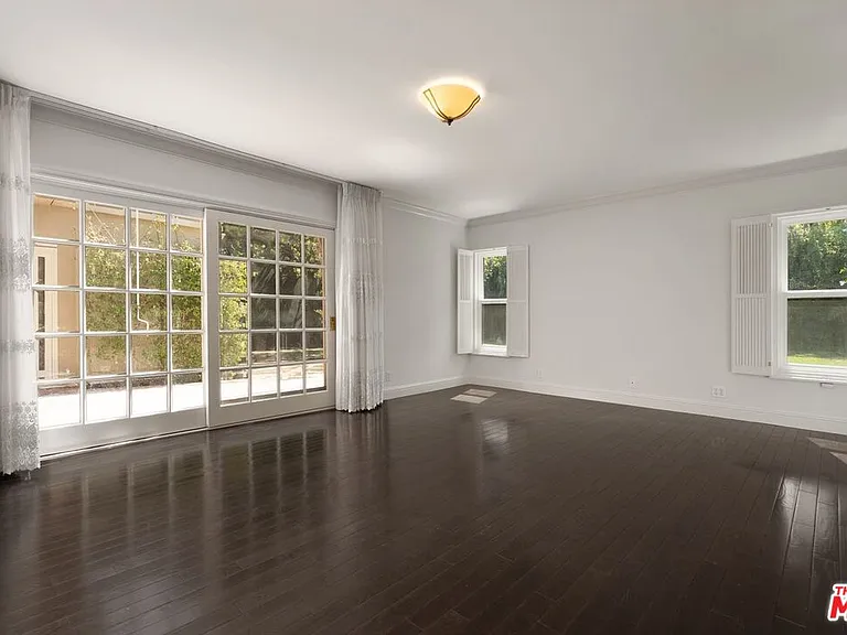 519 N Rexford Dr — Photo 30