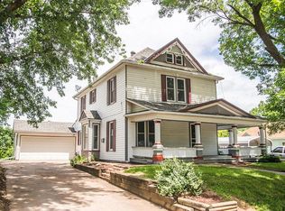 208 4th St, Glenwood, IA 51534
