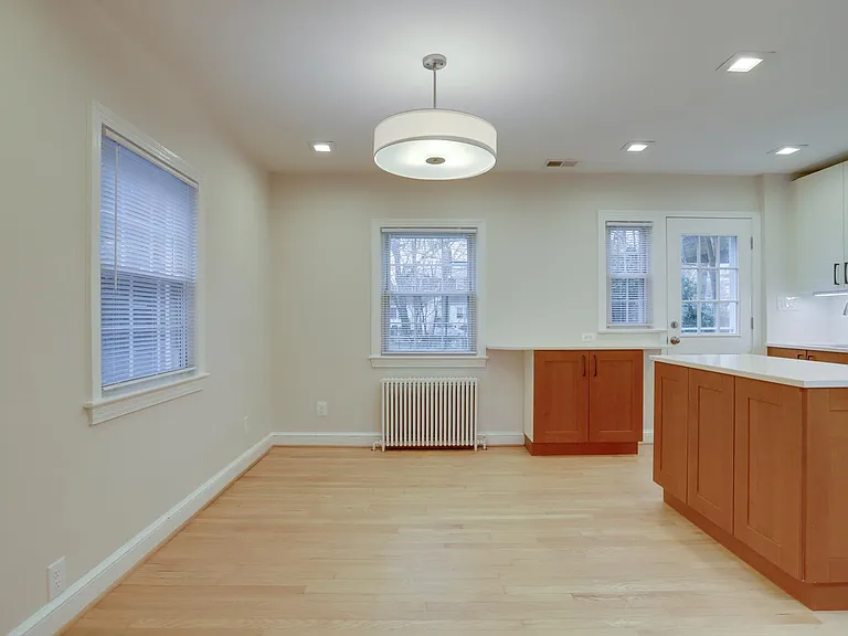 Dining/kitchen combination