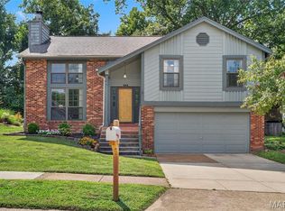 843 Reindeer Dr, Ballwin, MO 63021