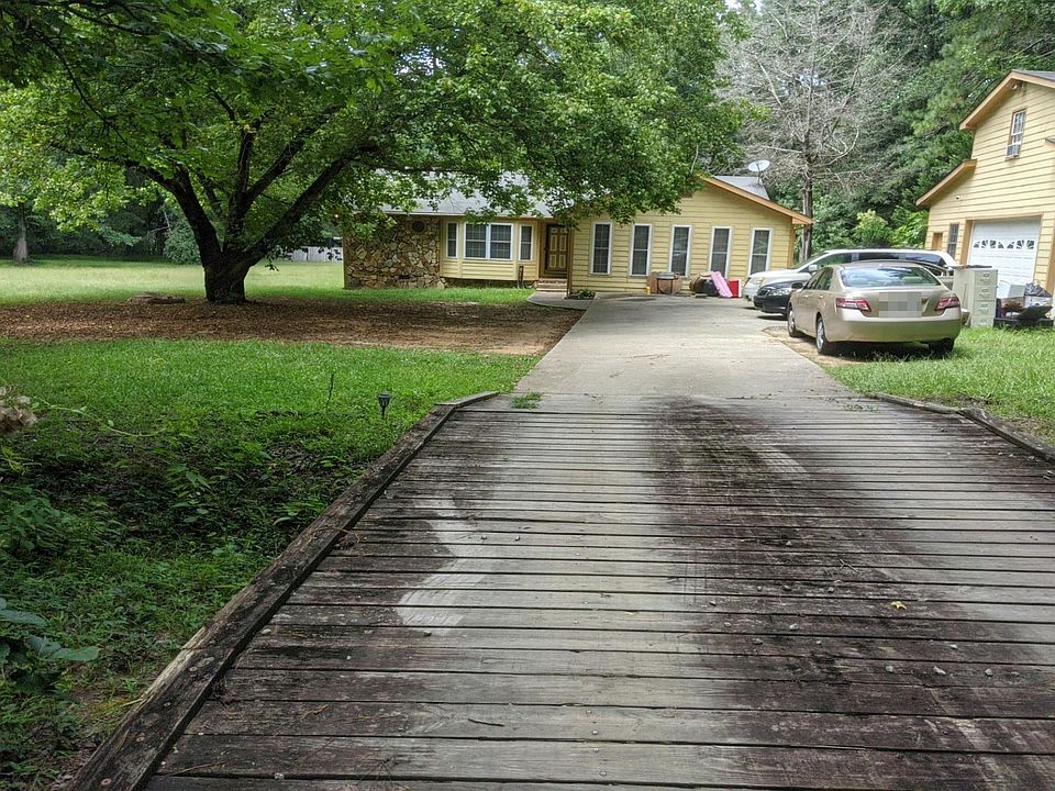 1st image of 30 Price Dr W